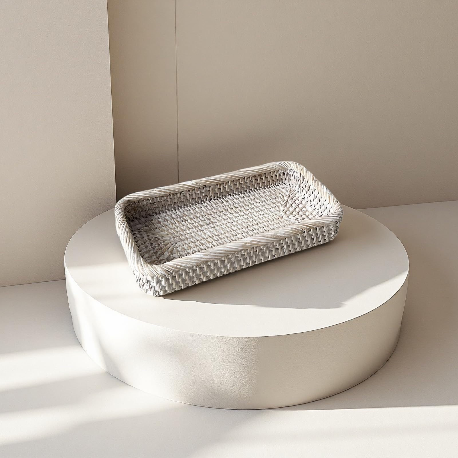 Rattan Aufbewahrungskorb, handgewebter Aufsatzkorb für Spülkasten mit dickem Rand, kleiner weißer Handtuchkorb, 25 x 13 x 4,5 cm, vielseitiger Boho Deko Korb für Bad