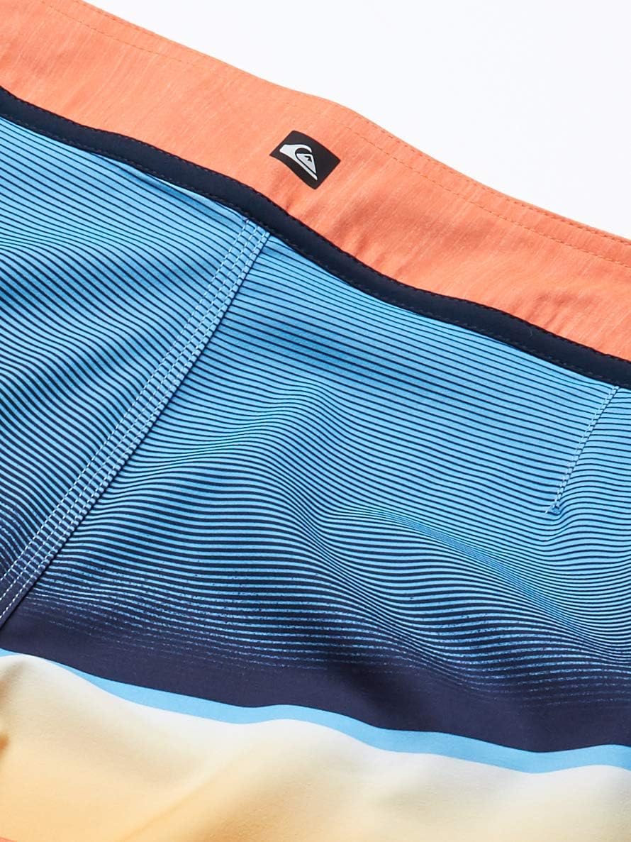 Quiksilver Men's Everyday Stripe Vee 21 Boardshort - Image 2