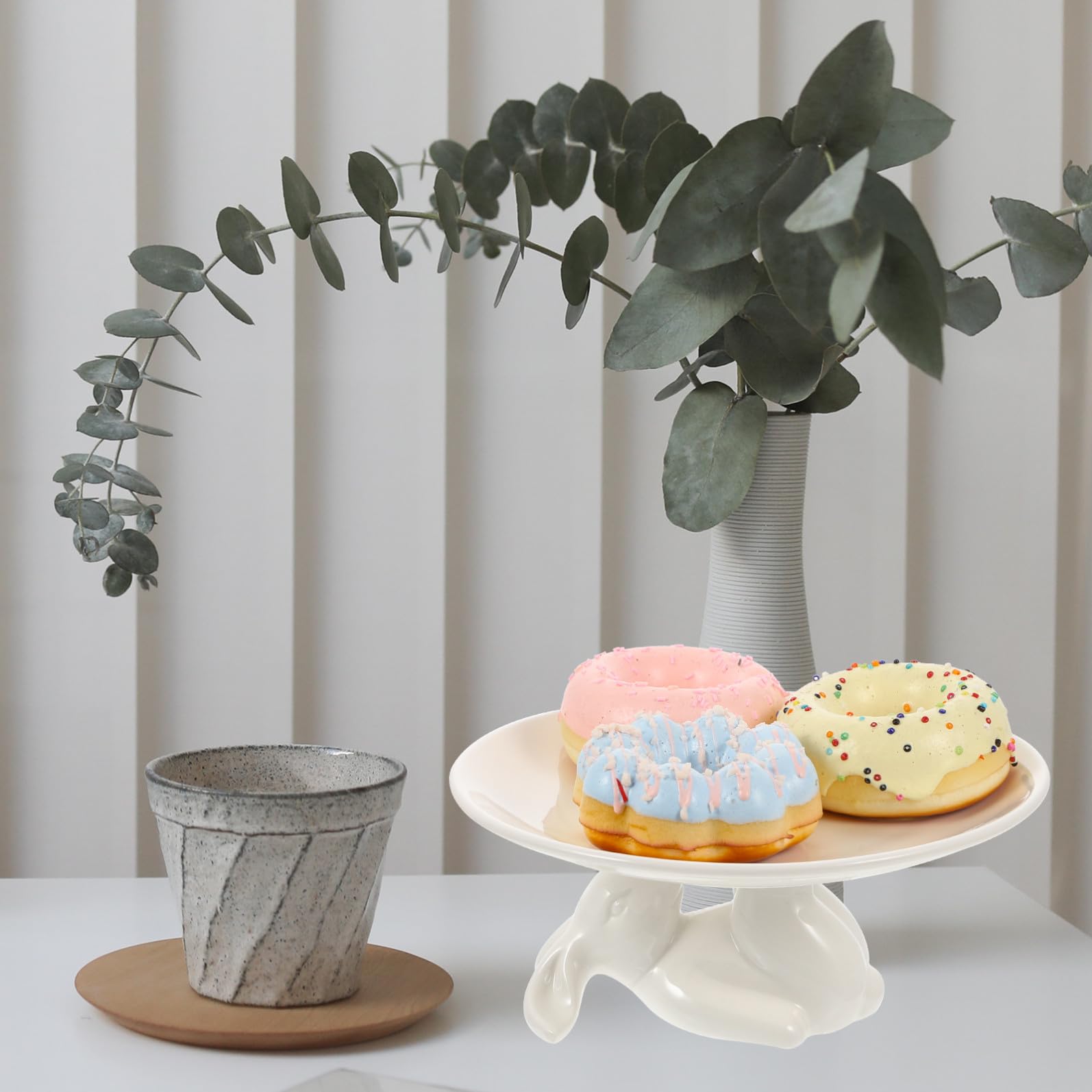 COLLBATH Soporte para Pastel de Cerámica de 20 CM Adorno de Conejo Bandeja para Postres y Almacenamiento Adecuado para Bodas Fiestas y Decoración de Mesa