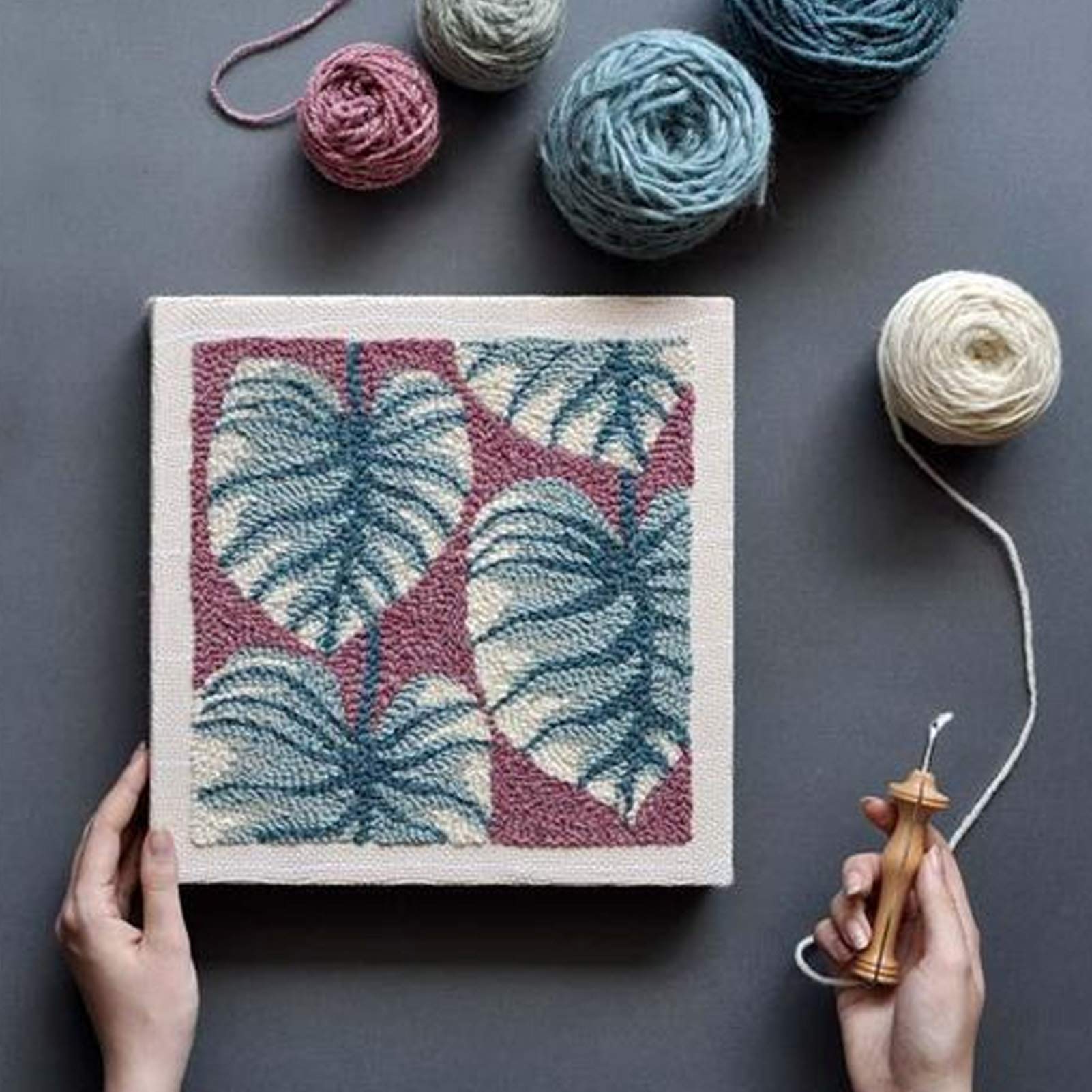 Wooden Handle Punch Needle Beginner Embroidery Set, 2 Pcs Punch Needle Embroidery Set Yarn Needle Tool for DIY Craft Thread and Yarn