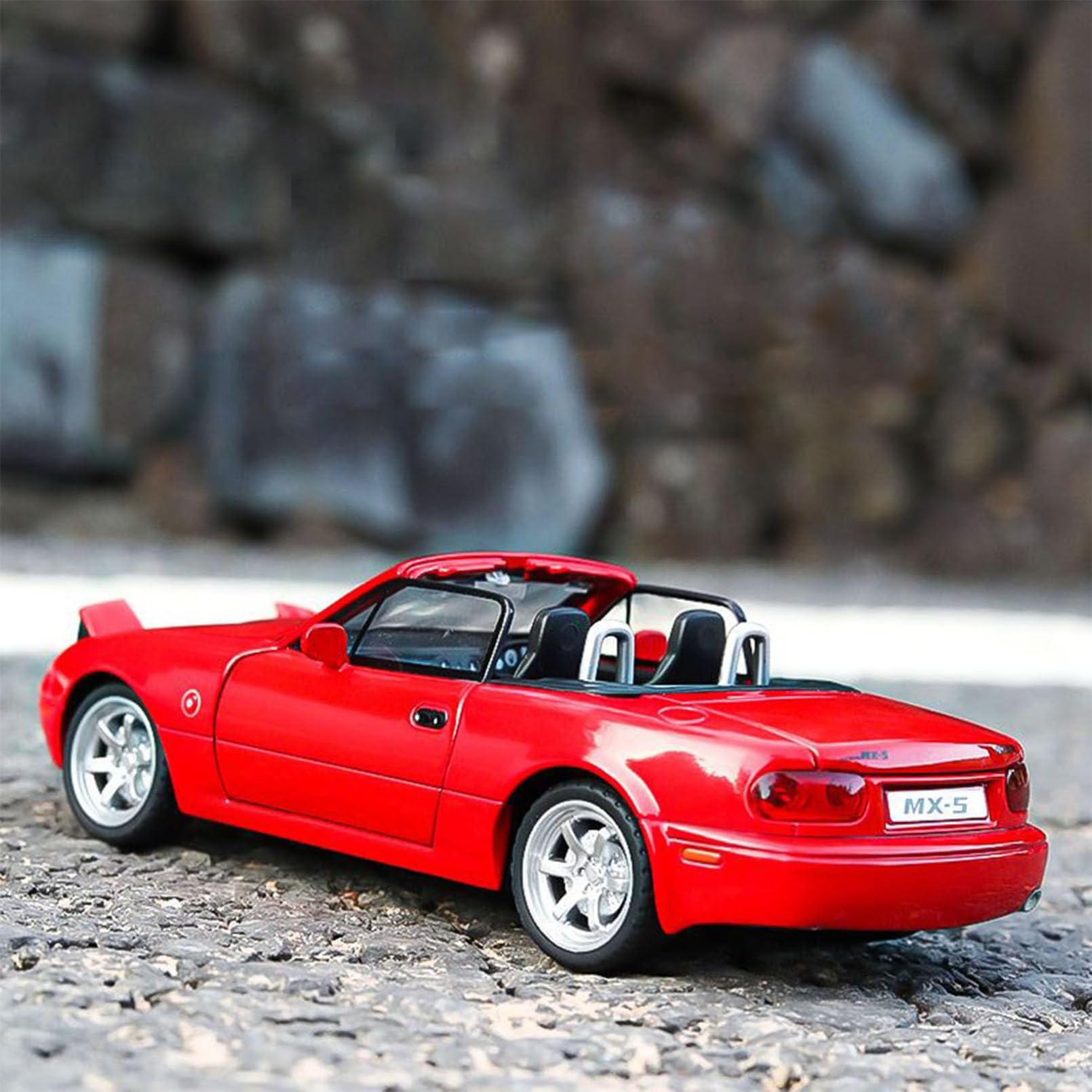 Mazda MX-5 Miata 1:32 modelka samochodu, zabawka z światłem i muzyką, zdejmowana osłona, funkcja cofania, odlew z stopu, idealny dla dzieci od 3 lat i kolekcjonerski model samochodu (czerwony)