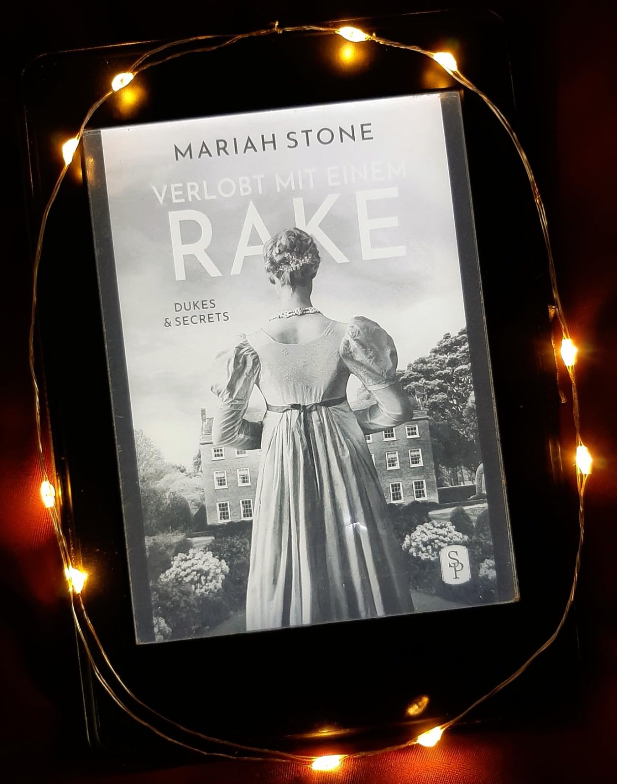 Verlobt mit einem Rake: Ein Regency-Liebesroman (Dukes & Secrets 2 ...