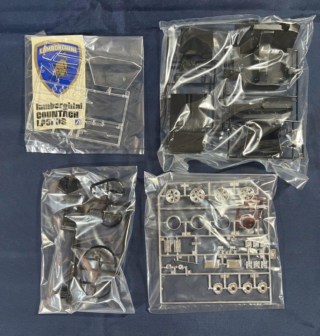 ランボルギーニ カウンタック LP500S 1/16スケール ランボルギーニ カウンタック LP500S (プラモデル) - ホビー