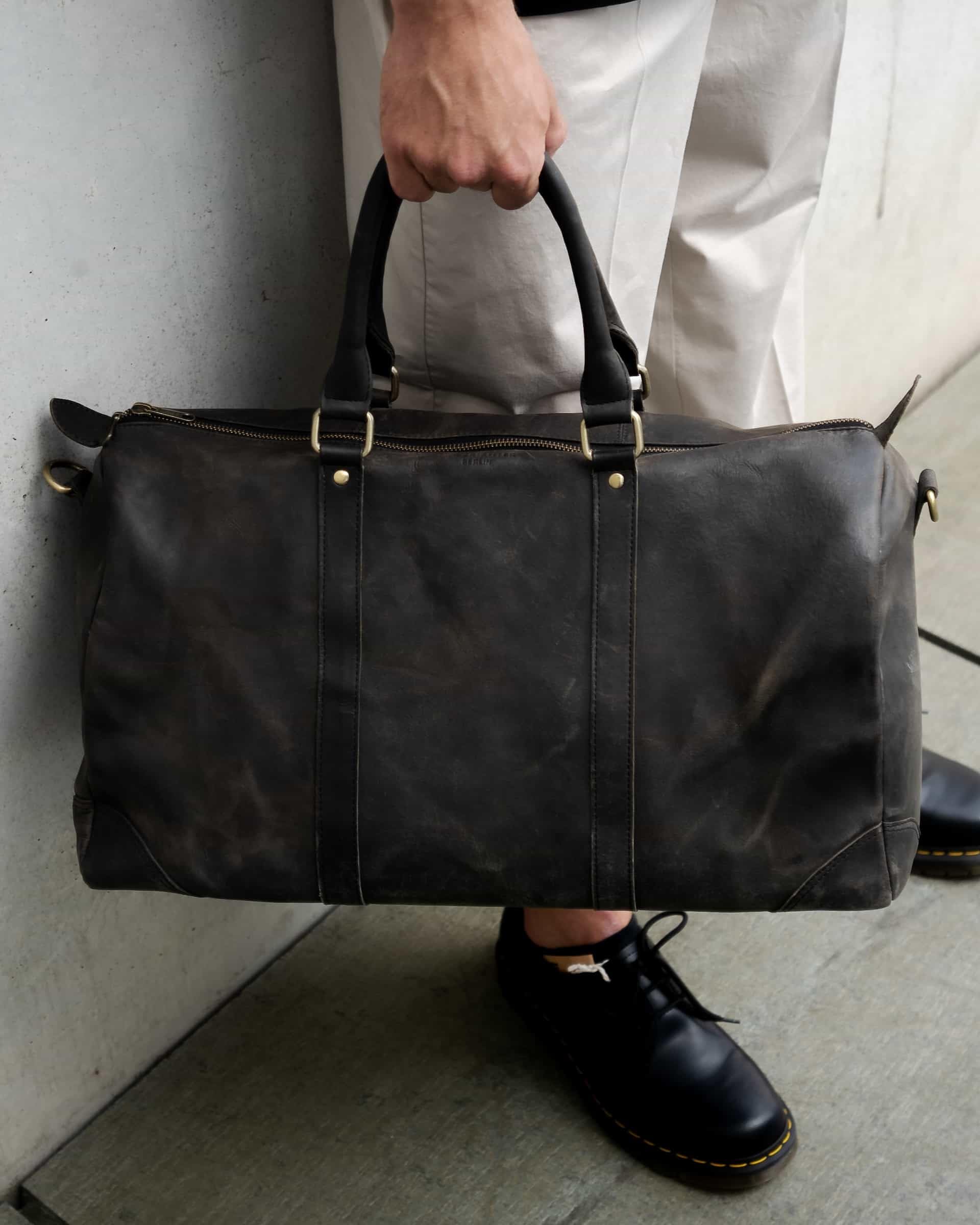 HOLZRICHTER Berlin - Weekender aus Leder für Herren (No 8-2), Reisetasche 30x57x28 cm, Handgefertigte Echtleder Umhängetasche mit Schultergurt, für Handgepäck, in Schwarz und Braun (Dunkel-Braun)