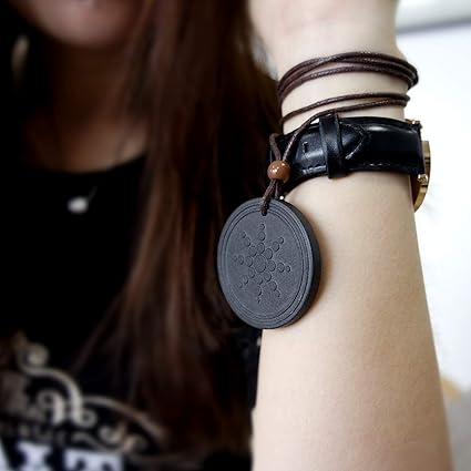 Amazon Co Jp 電磁波防御 ペンダント 電磁波対策 携帯電話 電子レンジ Pc パソコン スマートフォン 無線lan 電子機器 妊婦 赤ちゃん 電磁過敏症 スポーツ アウトドア