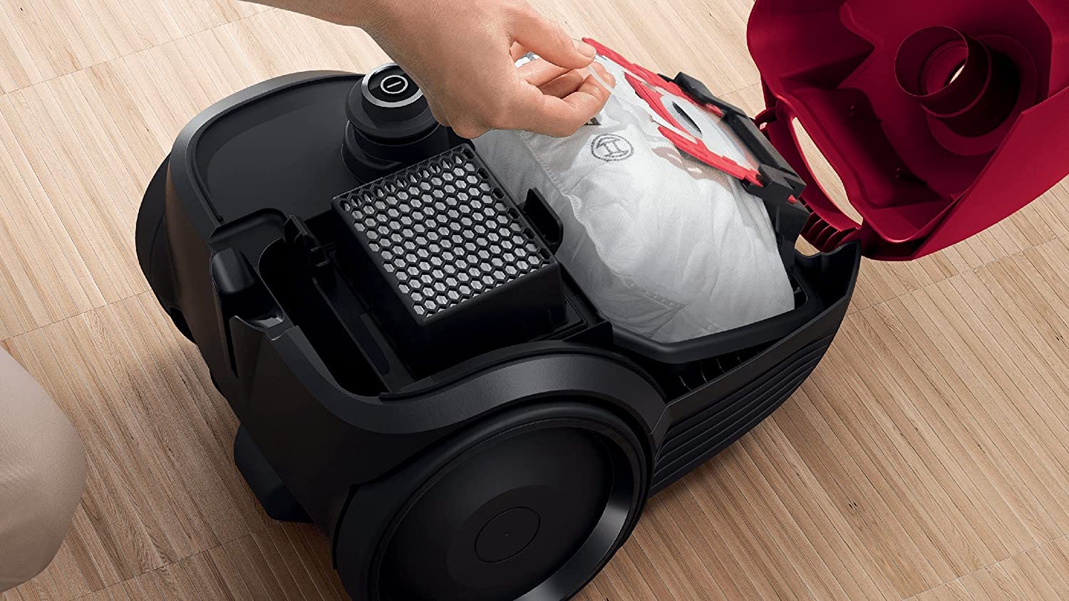 Bosch Electroménager Série 2, BGBS2RD1, aspirateur traîneau avec Sac, Rayon d'action de 8 mètres, Sac à poussières de 3,5L, Niveau sonore 80 DB, Design Compact, léger, Rouge