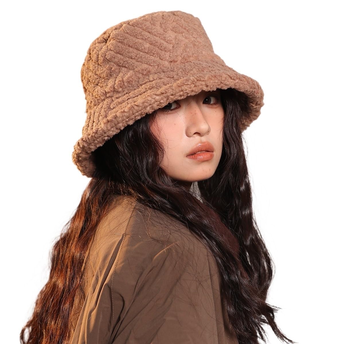 Chapeau de travail et de rencontres en peluche, le bob khaki chic pour l'hiver