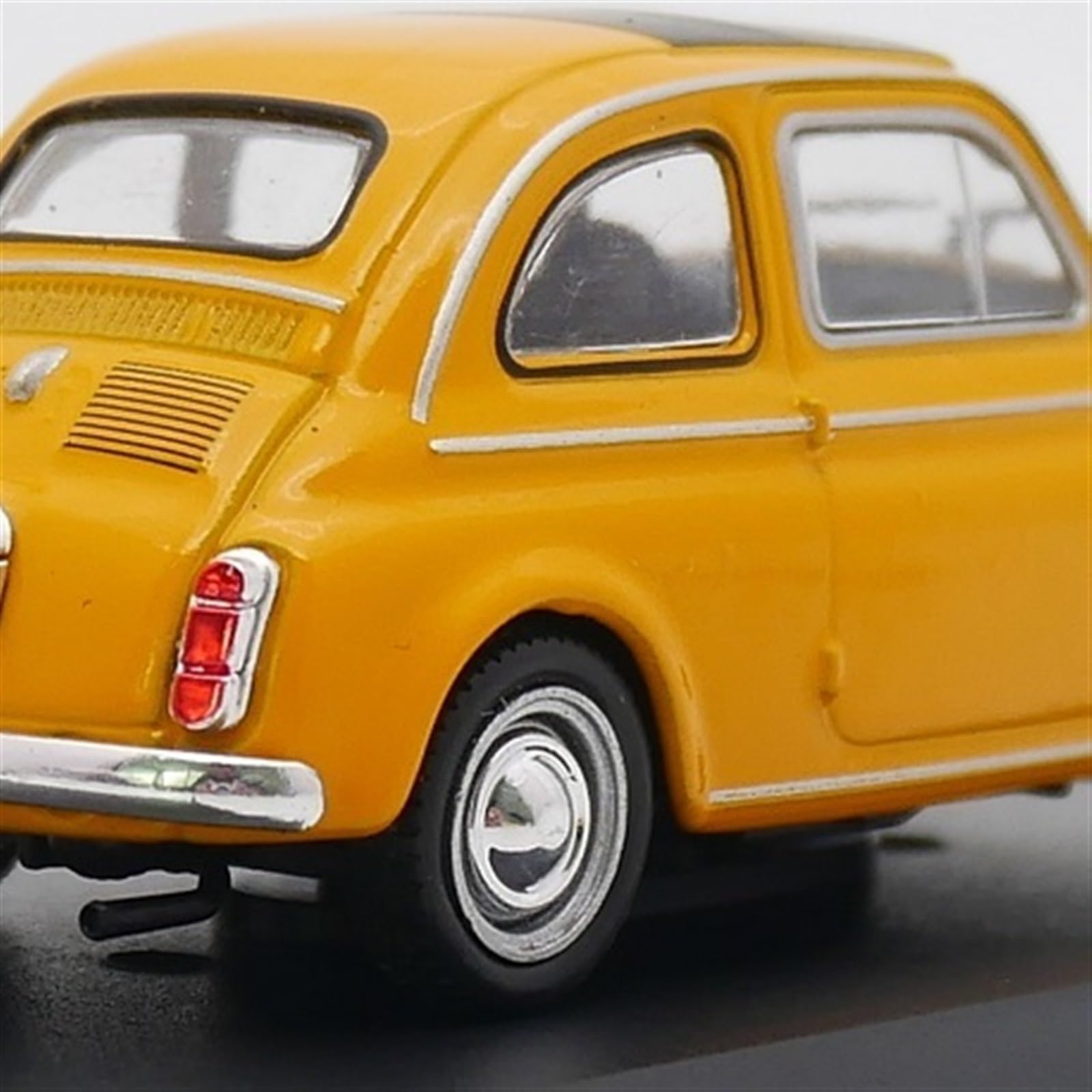 Amazon.co.jp: 車のモデル 1:43 フィアット 500 小型車スケールダイ 