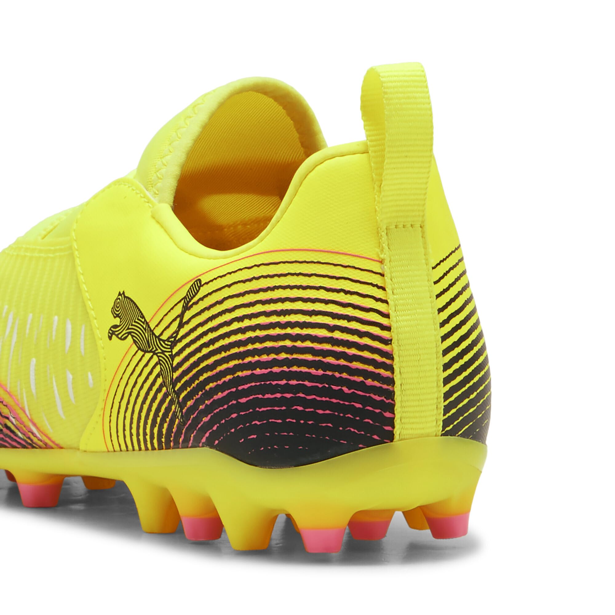 PUMA Jugendliche Future 8 Match MG Fußballschuhe ohne Schnürung 35.5, Yellow Alert Black Sun Struck Pink