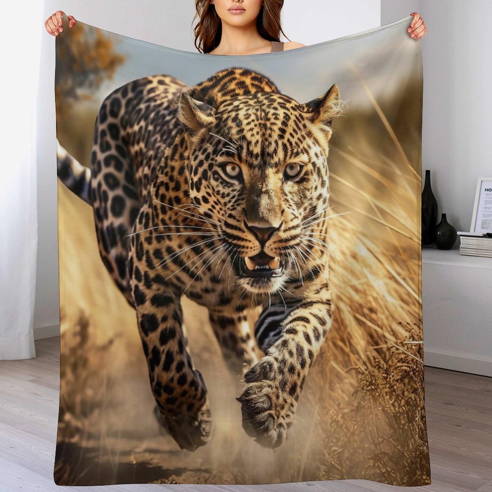 Couverture moelleuse léopard pour soirées cocooning sur le canapé
