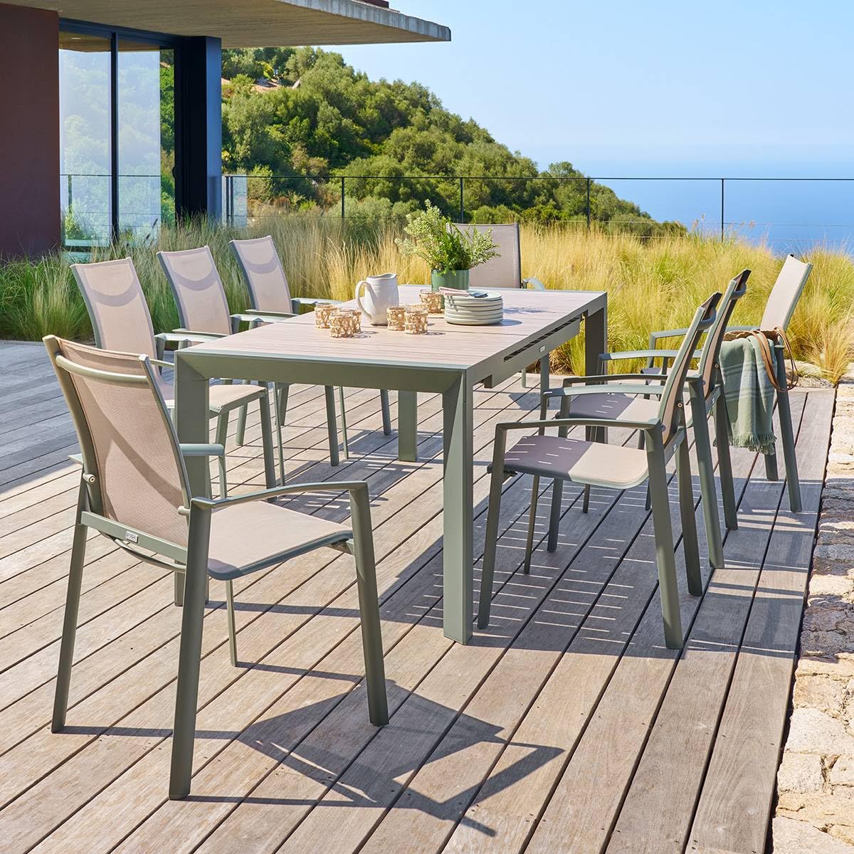 Hespéride - Table de Jardin Extensible Evasion Vert Laurier - 8 Places - Aluminium Antirouille Aluminium Effet Bois - Meuble d'Extérieur Rallonge