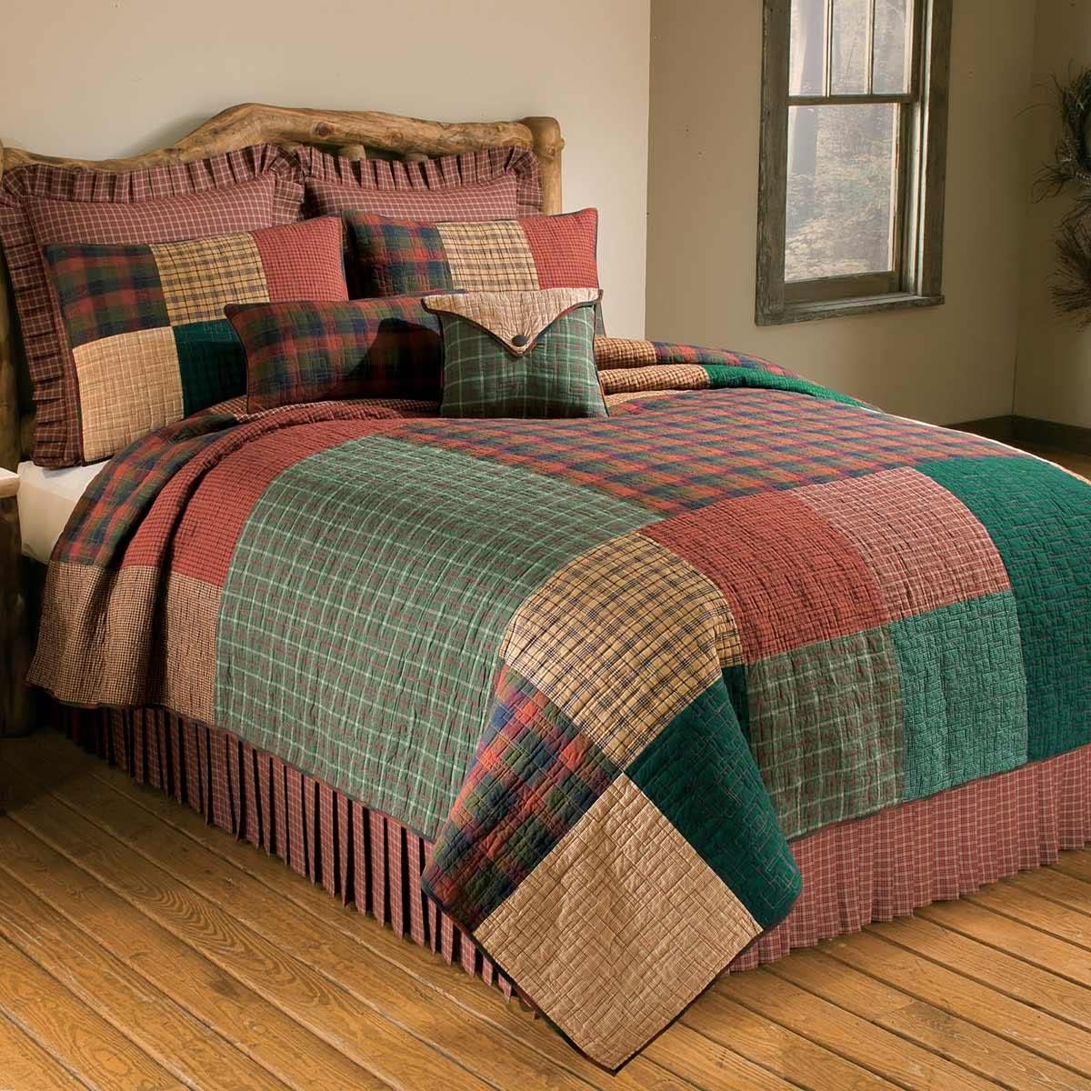 BLACK FOREST DECOR Cabin Plaid Quilt - King, 100% Cotton, 110" W x 96" L