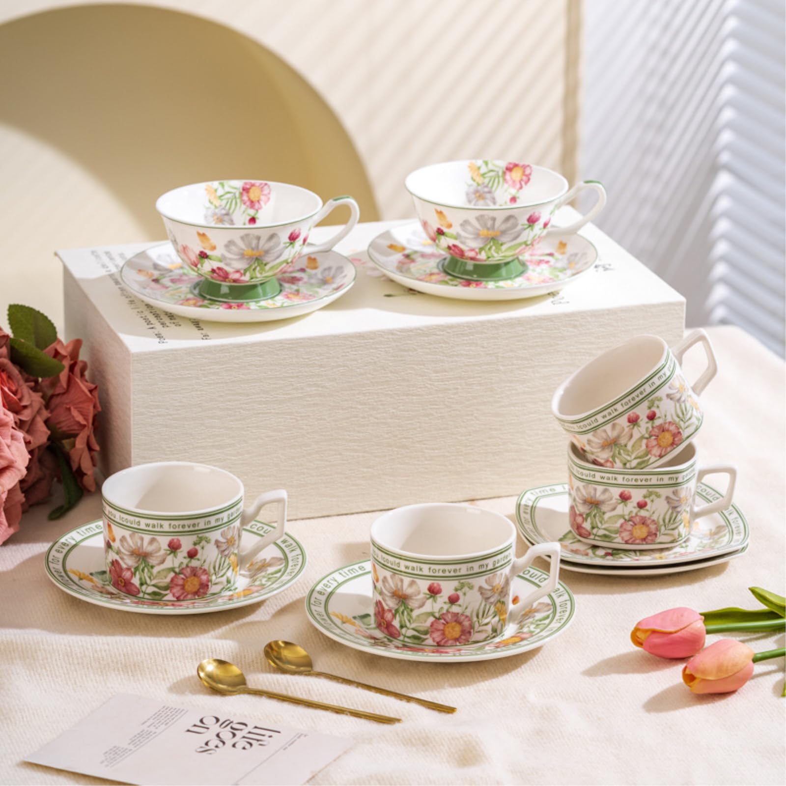 Ceramiczny zestaw filiżanek do kawy i spodków, 236 ml, kwiatowy wzór, kreatywny styl retro, zestaw 2 szt