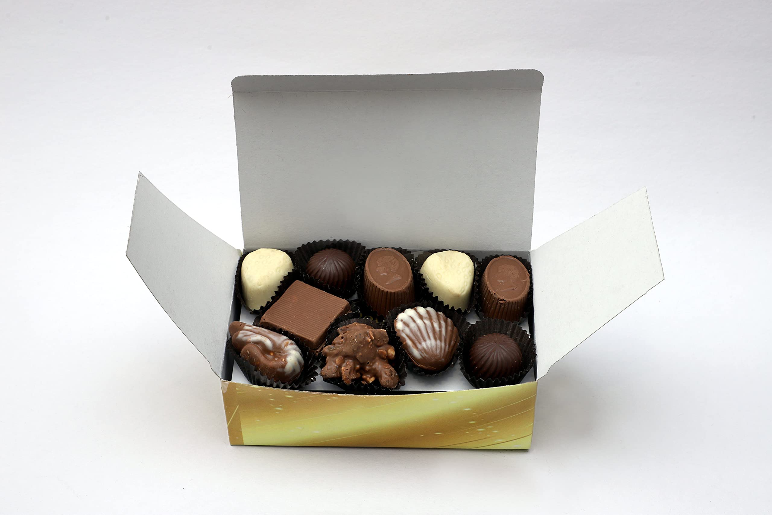 Pour Vous Chocolatier's Belgian Chocolate Box, Premium ballotin Assortment  with Pralines,Truffles & Solids- 20 Pcs. : Amazon.in: Grocery & Gourmet ...