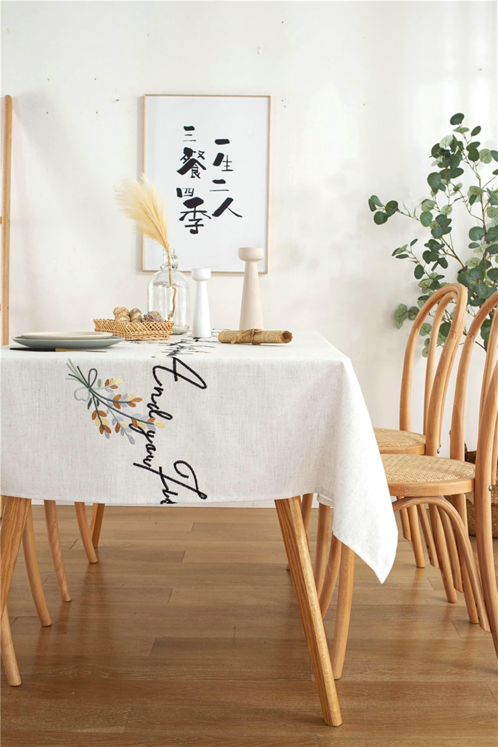 Gualiy Mantel Mesa Cuadrada Tela, Poliéster Manteles de Mesa Comedor 135x180CM Manteles de Mesa Antimanchas Bordado de Flores Manteles para Mesa Comedor, Beige