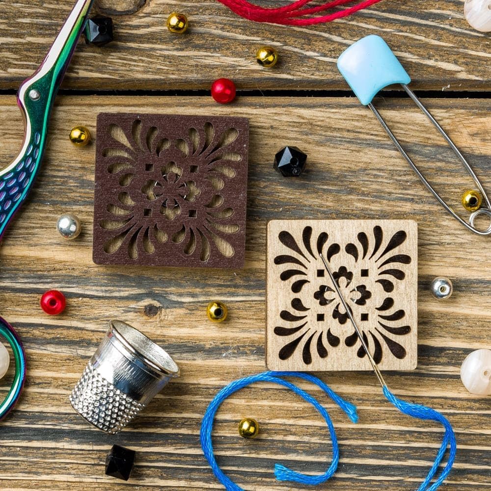Magnetic Needle Minder, 2 Pcs Magnetic Needle Holder, Wooden Needle Holder, Embroidery and Cross Stitch Accessories