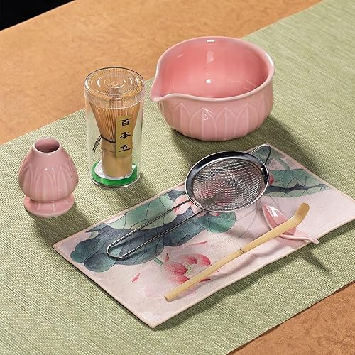 El juego de matcha ZentButCool incluye cuenco de cerámica matcha, batidor de bambú (Chasen), cuchara, tamiz de matcha de acero inoxidable y soporte