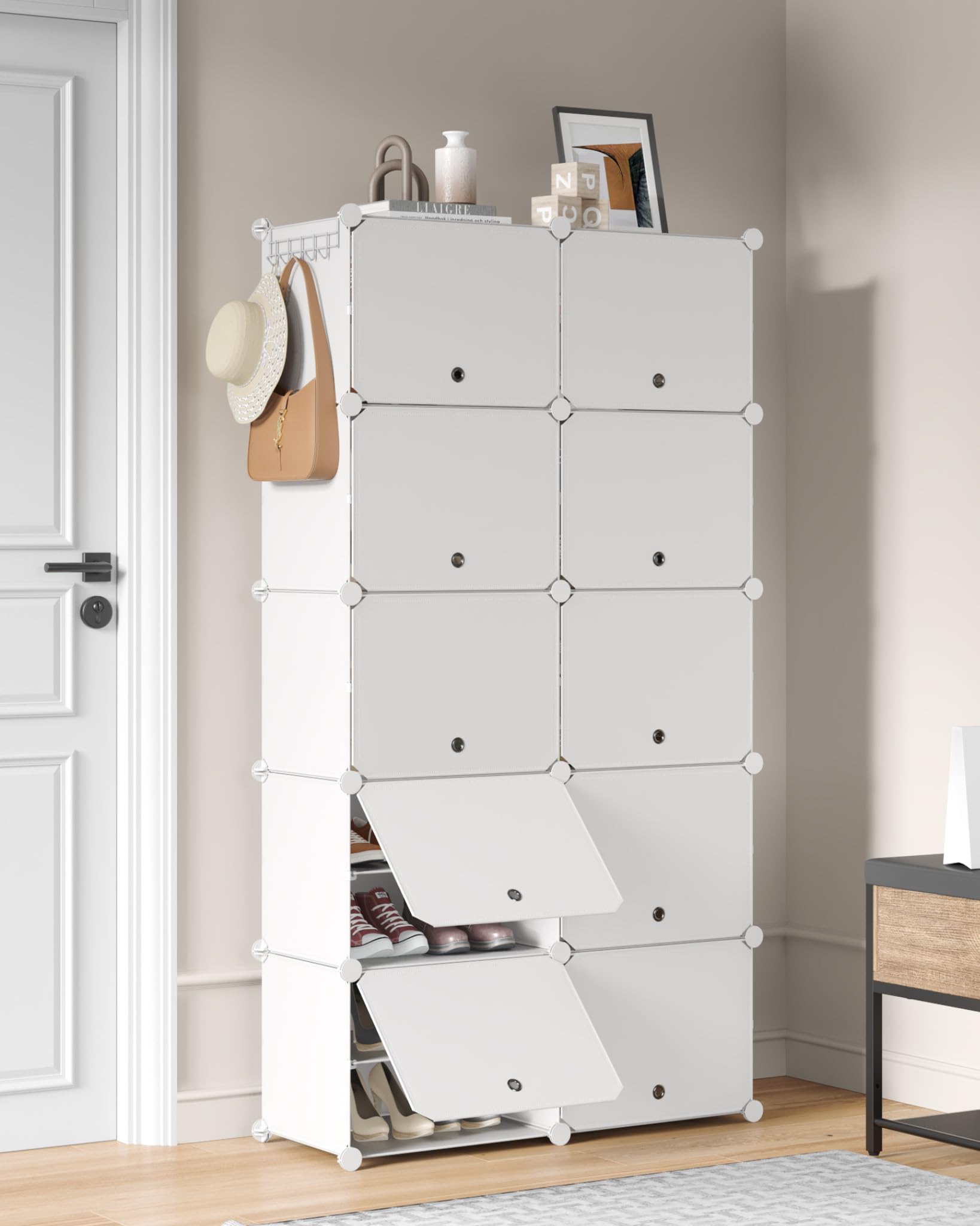 Mondeer Meuble Chaussure 10 Compartiments,pour 40 Paires,Plastique,Blanc | Étagère à Chaussures 3x7 Niveaux,Rangement Chaussures Modulable avec Porte,Crochet,Cadre en Acier,Couloir,Chambre,Entrée