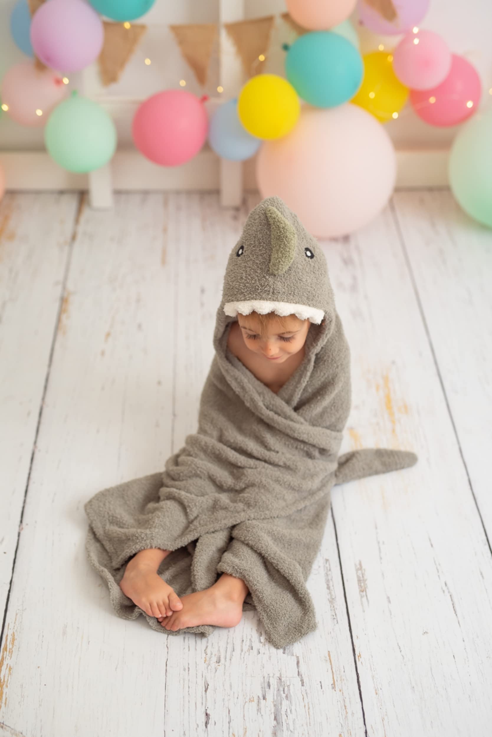 CROCHETTS – Serviette Dino Enfant 148x118 cm Grise | Cape de Bain Dinosaure à Capuche, Douce, absorbante et à séchage Rapide