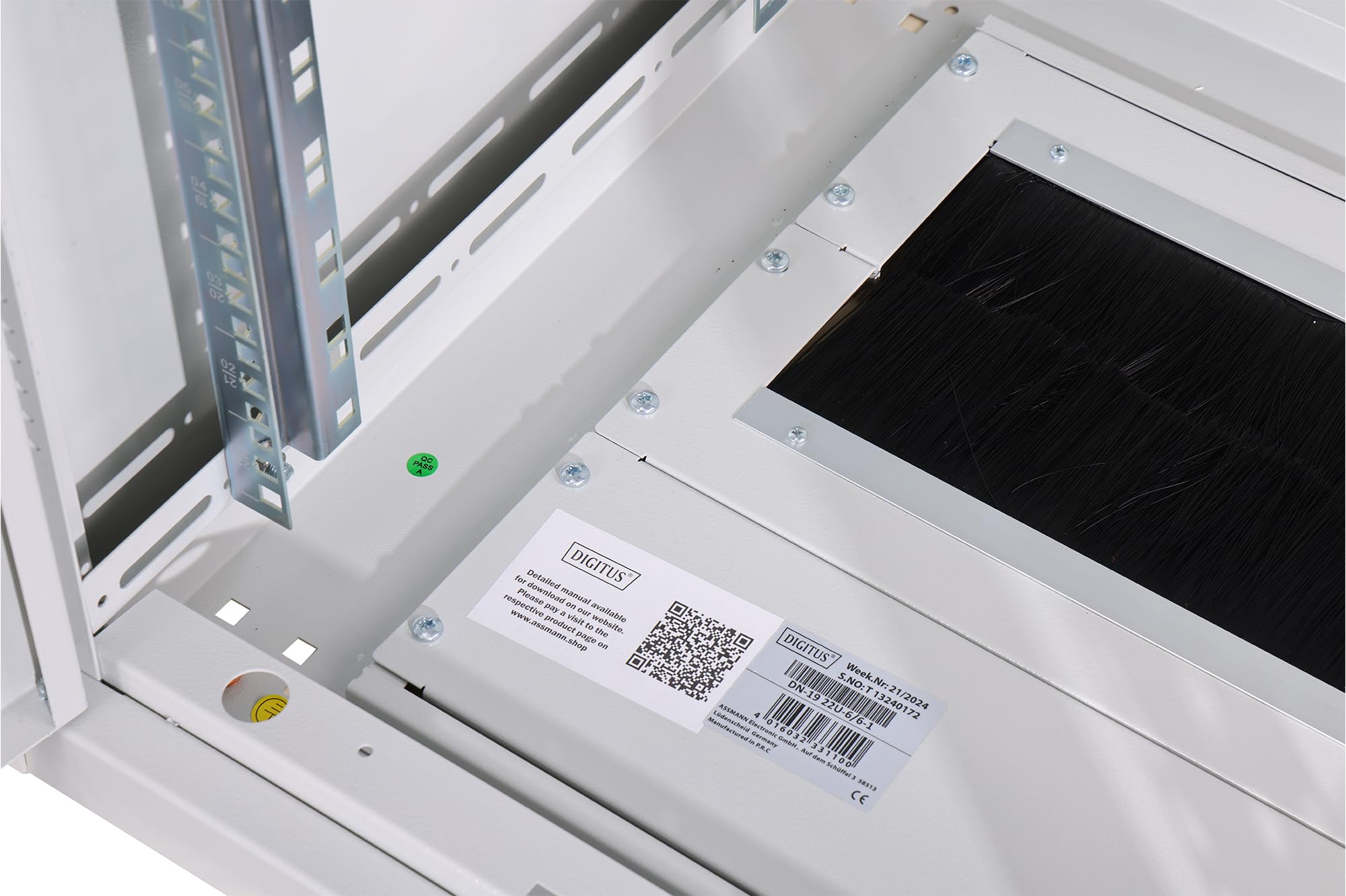 DIGITUS Armadio di rete – Rack da 19 pollici – 22U – 60x60 cm – Profondità utile 54,3 cm – Portata 1200 kg – Autoportante – Porta in vetro – Grado di protezione IP20 – Serie Unique – Grigio