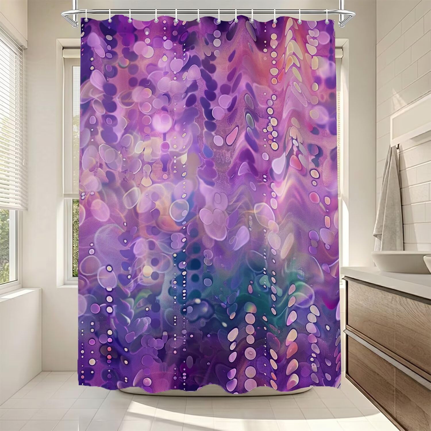 Rideau de douche abstrait violet pour moderniser votre baignoire