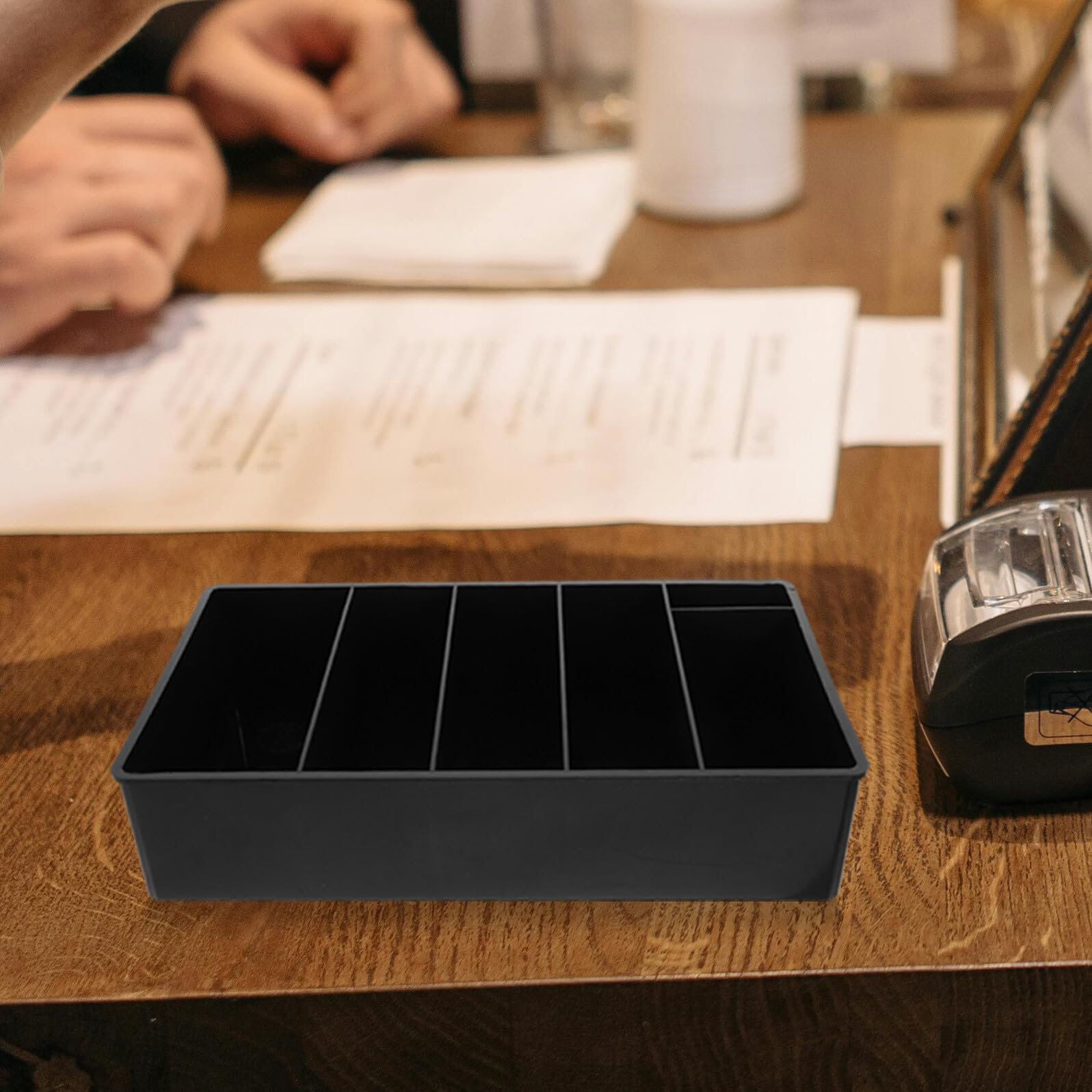 Aufbewahrungsbox Multifunktionale Kasse aus Kunststoff Schwarze Stehende mit Vier Münzfächern und Fünf Geldscheinfächern für Supermärkte und Einkaufszentren