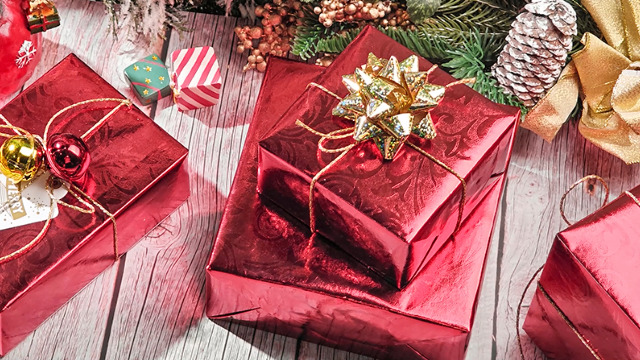 Amazon.com: LeZakaa 3D Embossed Floral Foil Gift Wrapping Paper