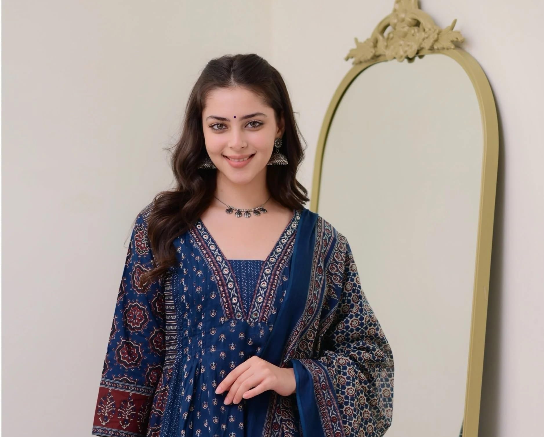 Damen Anarkali Anzug mit Dupatta Indischer Stil Ethno Lang Ausgestellt Party Wear Kleid
