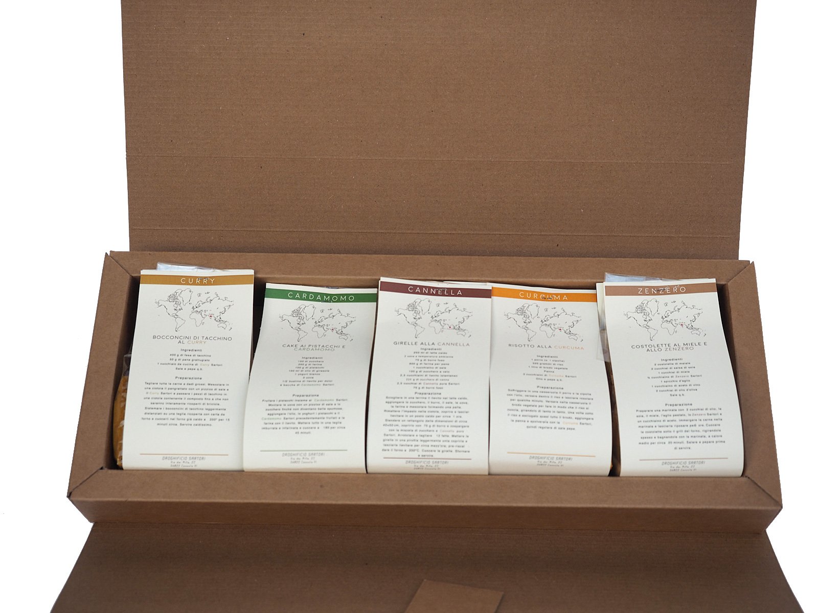 Set Regalo Spezie D'Oriente. In un elegante confezione una selezione delle più raffinate Spezie d'Oriente: cannella, curry, curcuma, zenzero, cardamomo.