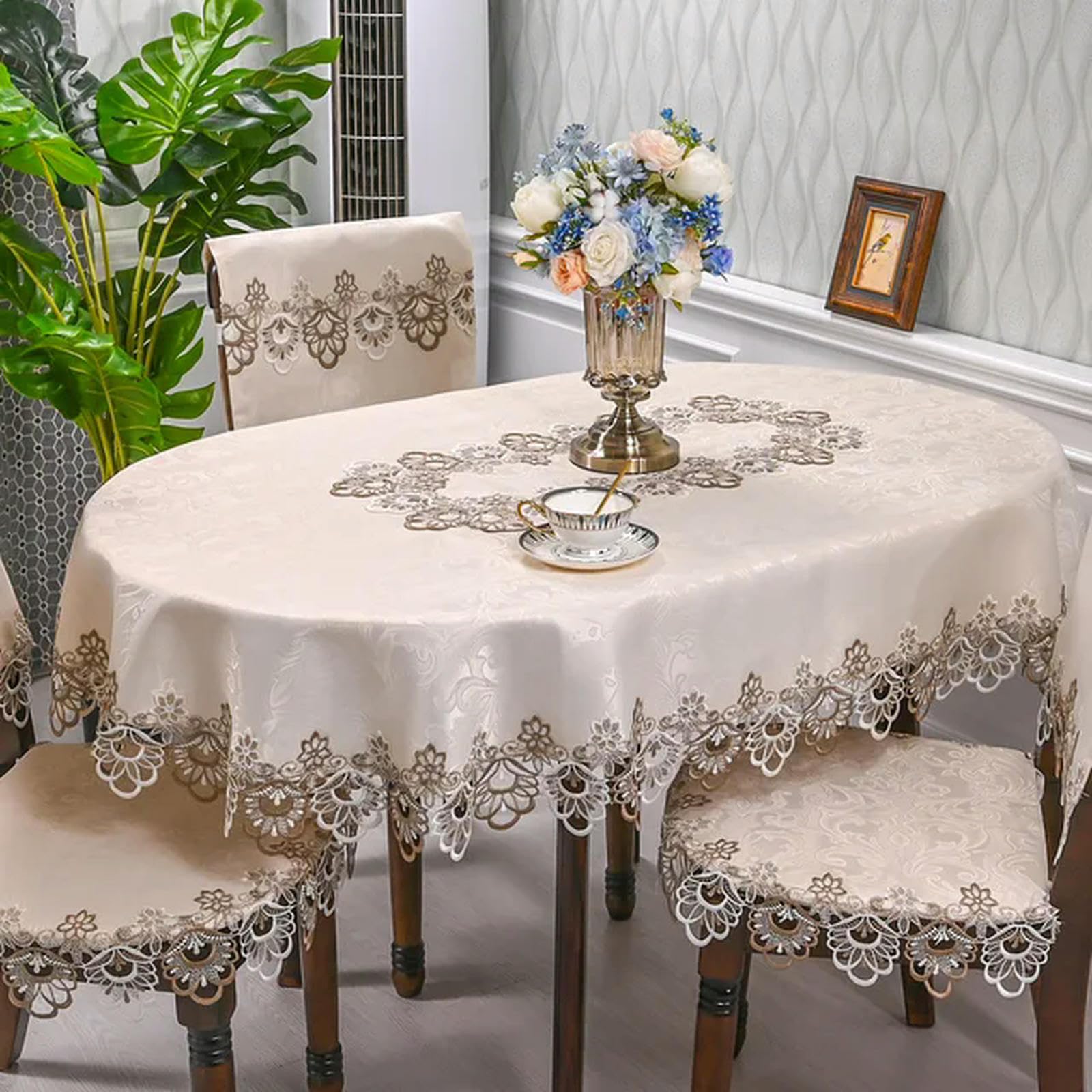 Nappe ovale brodée et dentelle bohème chic pour vos repas conviviaux en famille