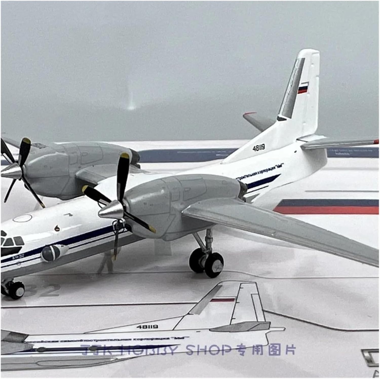 Decorated Airplane Models 1/400 for Antonov An-32 Transport Aircraft Die-cast Alloy Aircraft Model Commemorative Gifts
