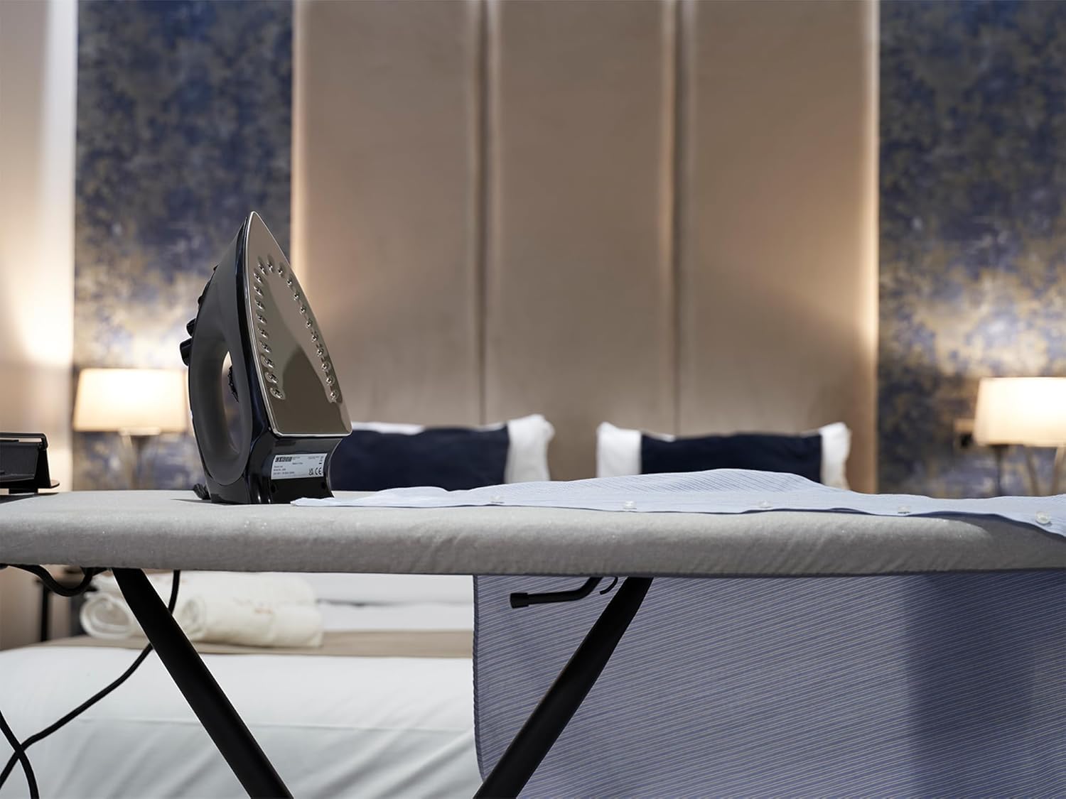 Corby Sherwood 1100W Steam Hotel Safety Iron in Black