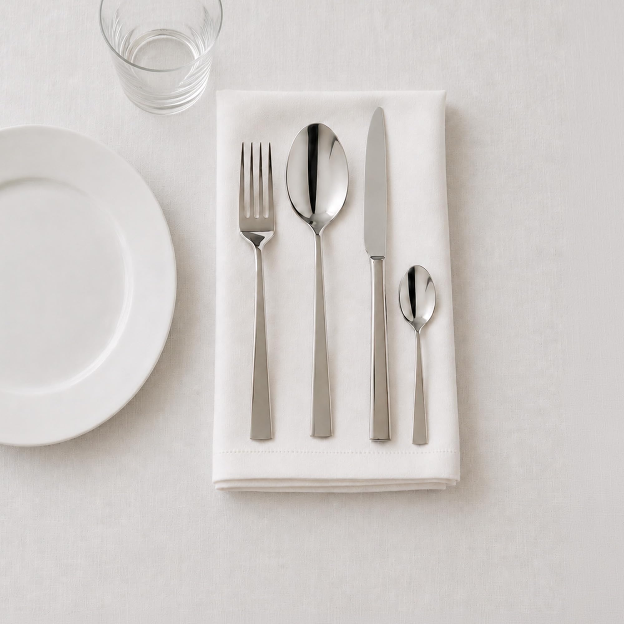 CASTEY - Cubertería Helsinki 24 Piezas, Acero Inoxidable, Diseño Escandinavo Minimalista, Acabado Pulido, Incluye 6 Tenedores, 6 Cuchillos Chuleteros, 6 Cucharas y 6 Cucharillas de Postre