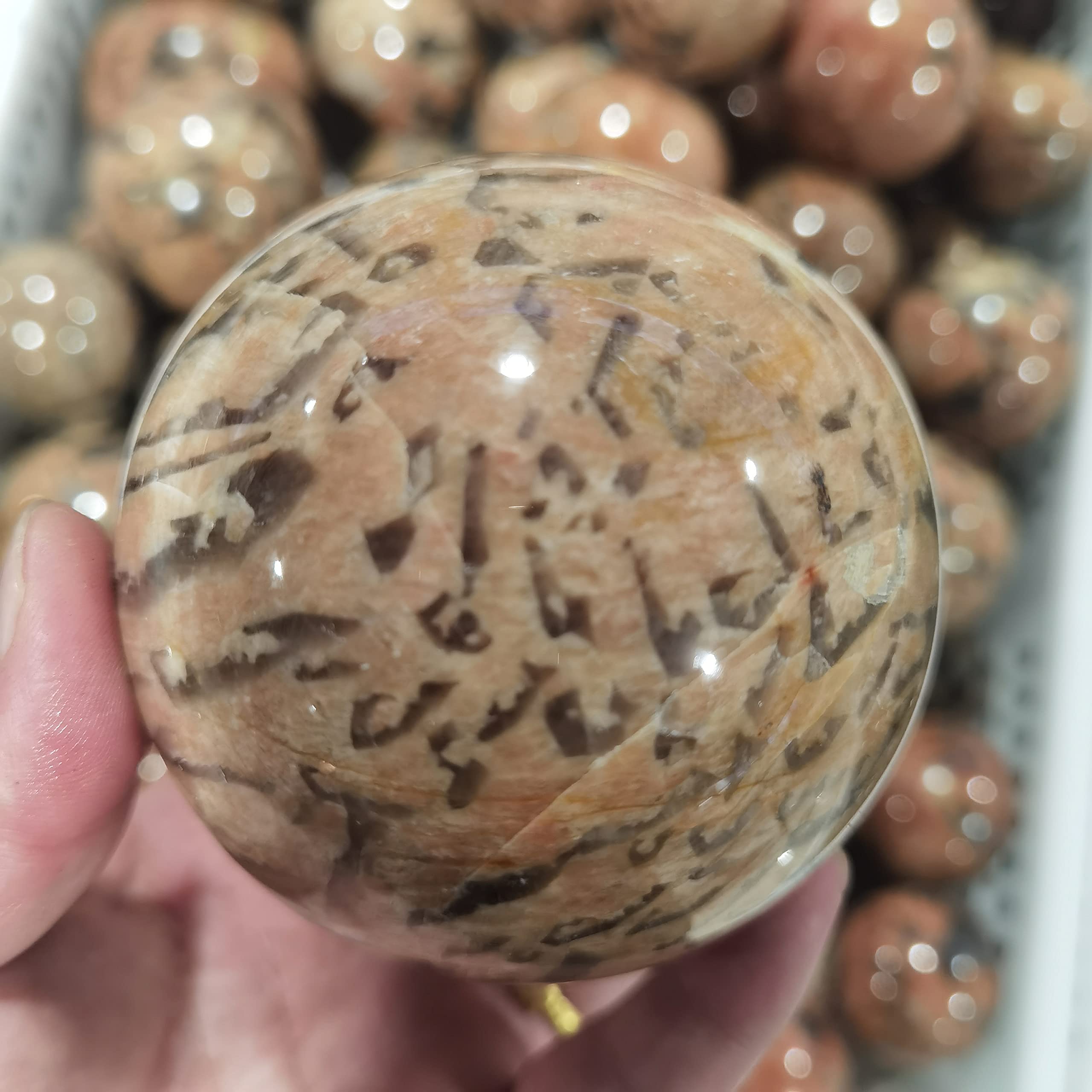 Sphère de cristal de quartz en pierre de lune jaune pour une décoration de chambre zen