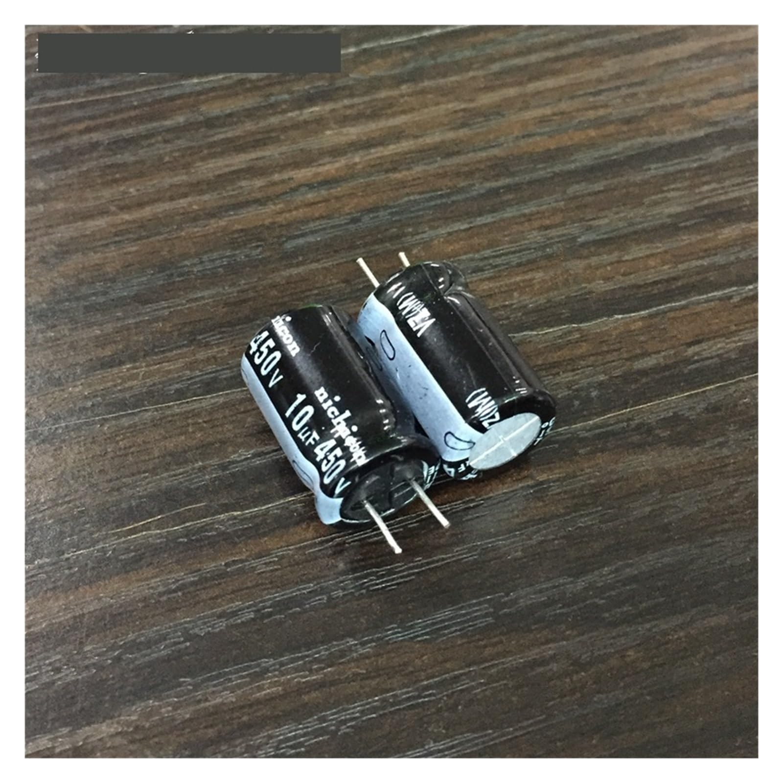 Condensateur radial 10uF 450V idéal pour la réparation de vos appareils ménagers à l'atelier