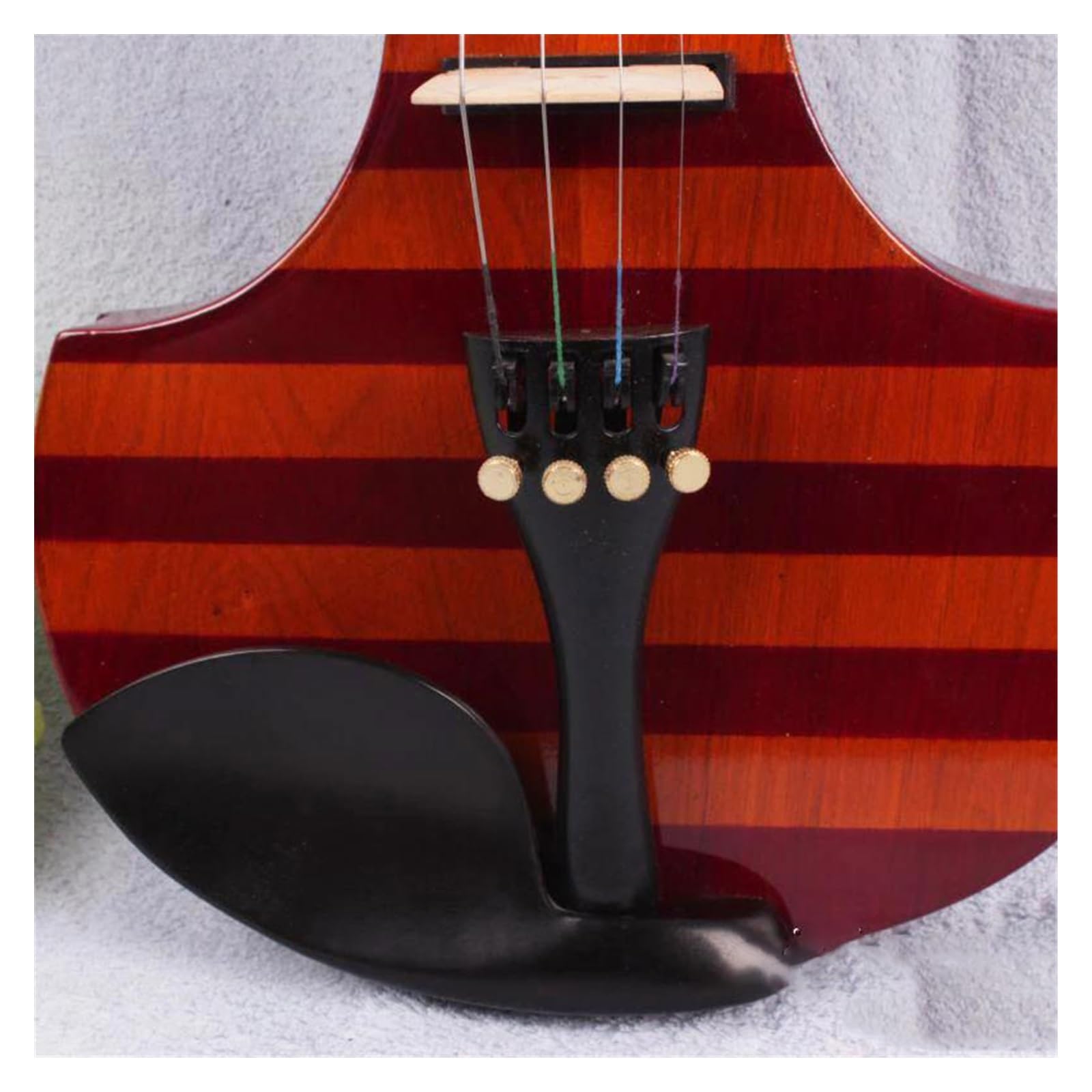 4-strunowa gitara elektryczna 4/4 ze skrzypcami w kształcie płomienia Potężny dźwięk Konstrukcja z litego klonu