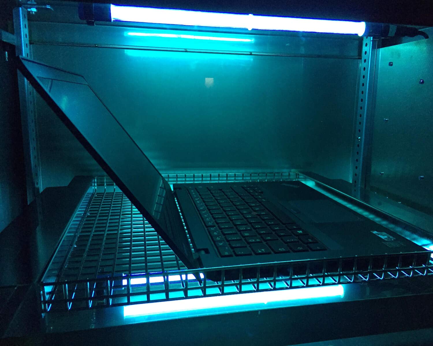 UVC BOX - Desinfectante pequeño sin productos químicos, desinfección de superficies, caja estéril, protección antivirus, desinfectante de objetos cotidianos, protección contra infecciones
