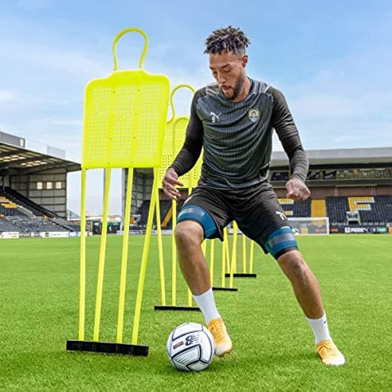 ULTIMAX Football Mini Free Kick Mannequins Sports Soccer Free-Kick Mannequins Soccer Training Equipment Soccer Equipment for Training (Random color) (Type B)