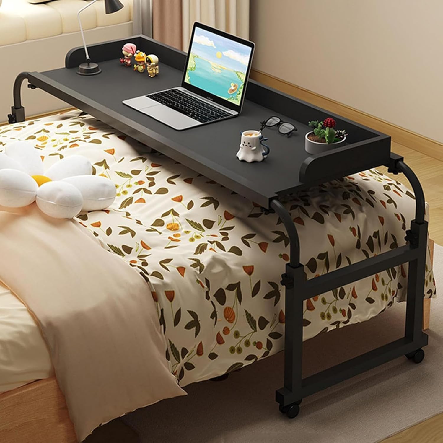 Bandeja de Cama para portátil, Escritorio de mesita de Noche rodante Extensible, Mesa con Ruedas de Altura Ajustable para Camas Individuales, Dobles, Queen y King (Color: Negro).