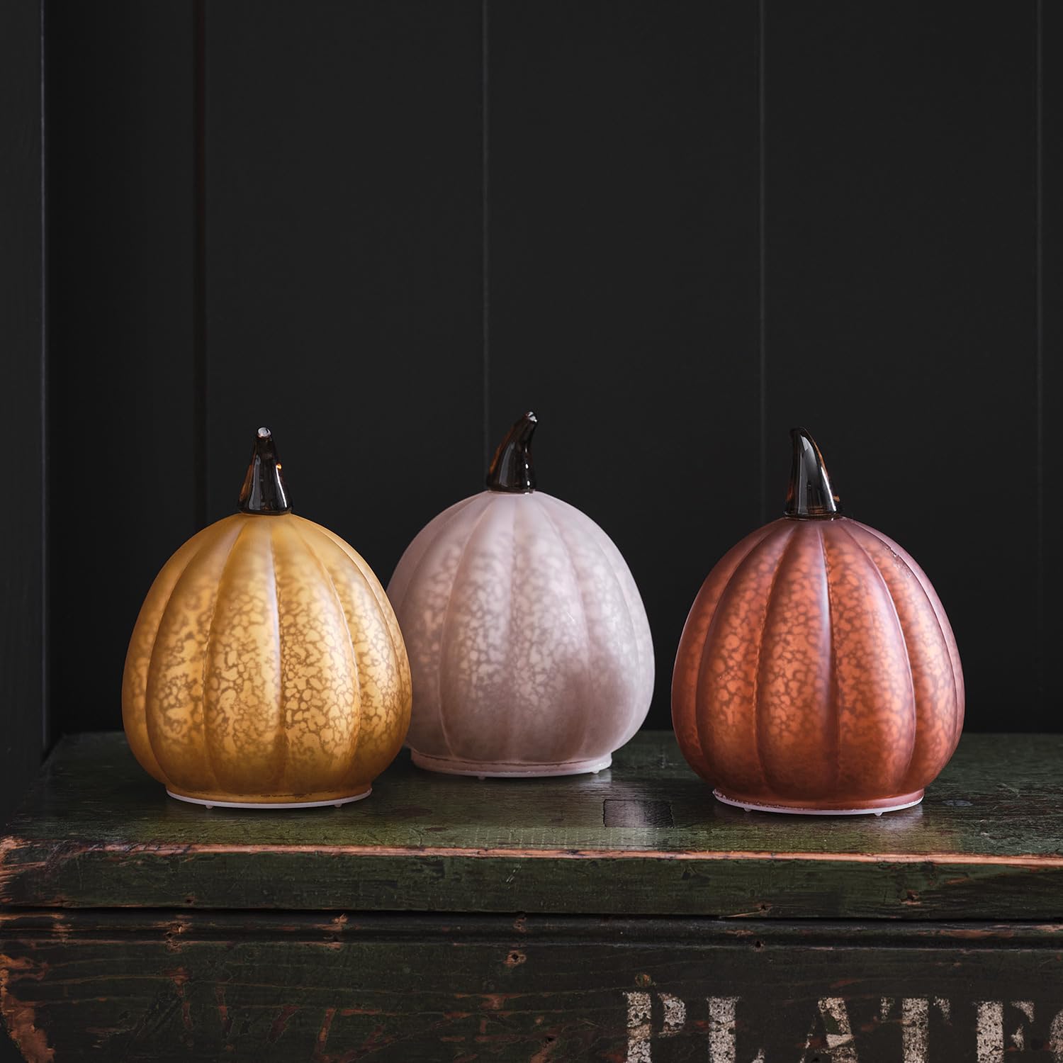 Lights4fun Lot de 3 Citrouilles Décoratives en Verre Moucheté LED à Piles avec Minuterie Décoration d'automne et d'halloween pour Intérieur