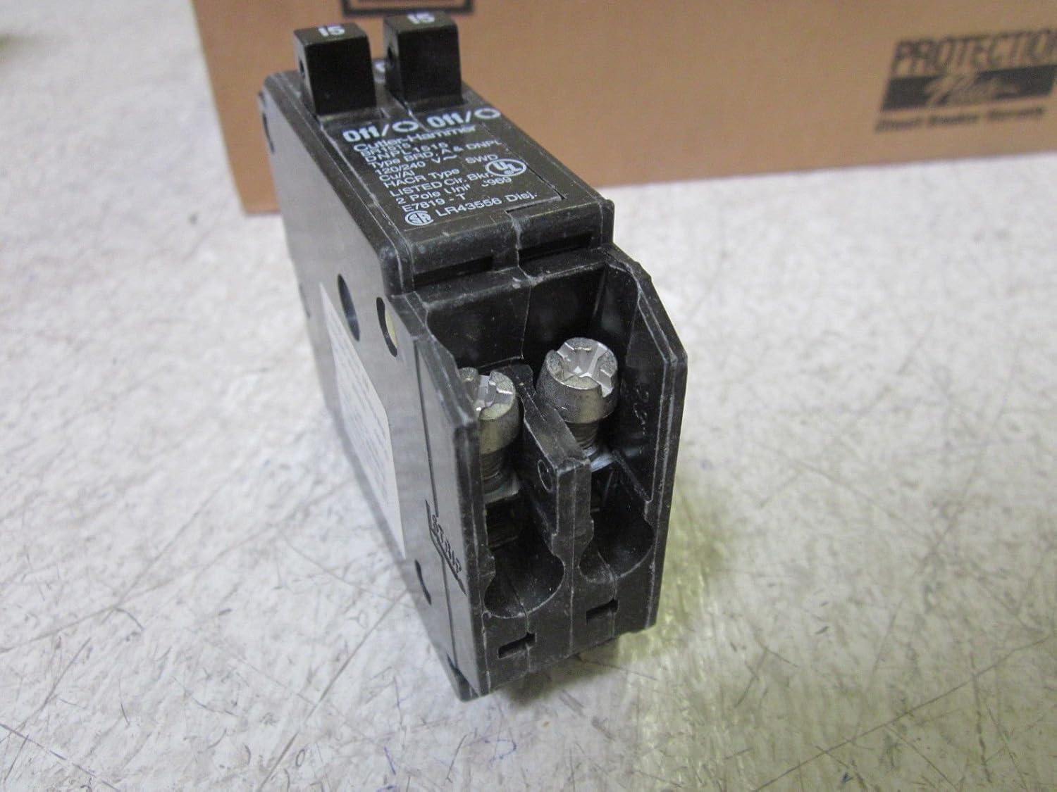 Eaton BR1515 Plug-On Mount Type BR Duplex Circuit Breaker 1-Pole (2) 15 Amp 120/240 Volt AC