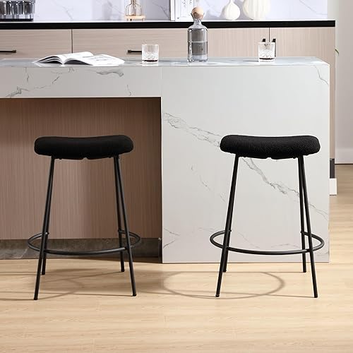 Miniatura 8 de chairus Juego de 2 taburetes de bar de 25.5 pulgadas, modernos taburetes de altura de mostrador Boucle negro con patas de metal y reposapiés, sillas