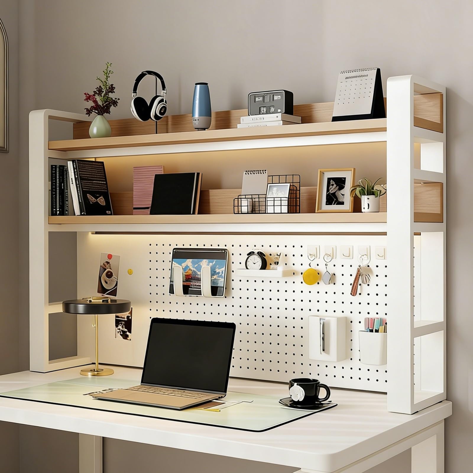 Białe biurko nizer z tablicą Pegboard Cuter biurko Boohelf półka na biurko do domowego biura i akademika Lar Capaci 135 x 93 cm (53,1 x 36,6 cala)