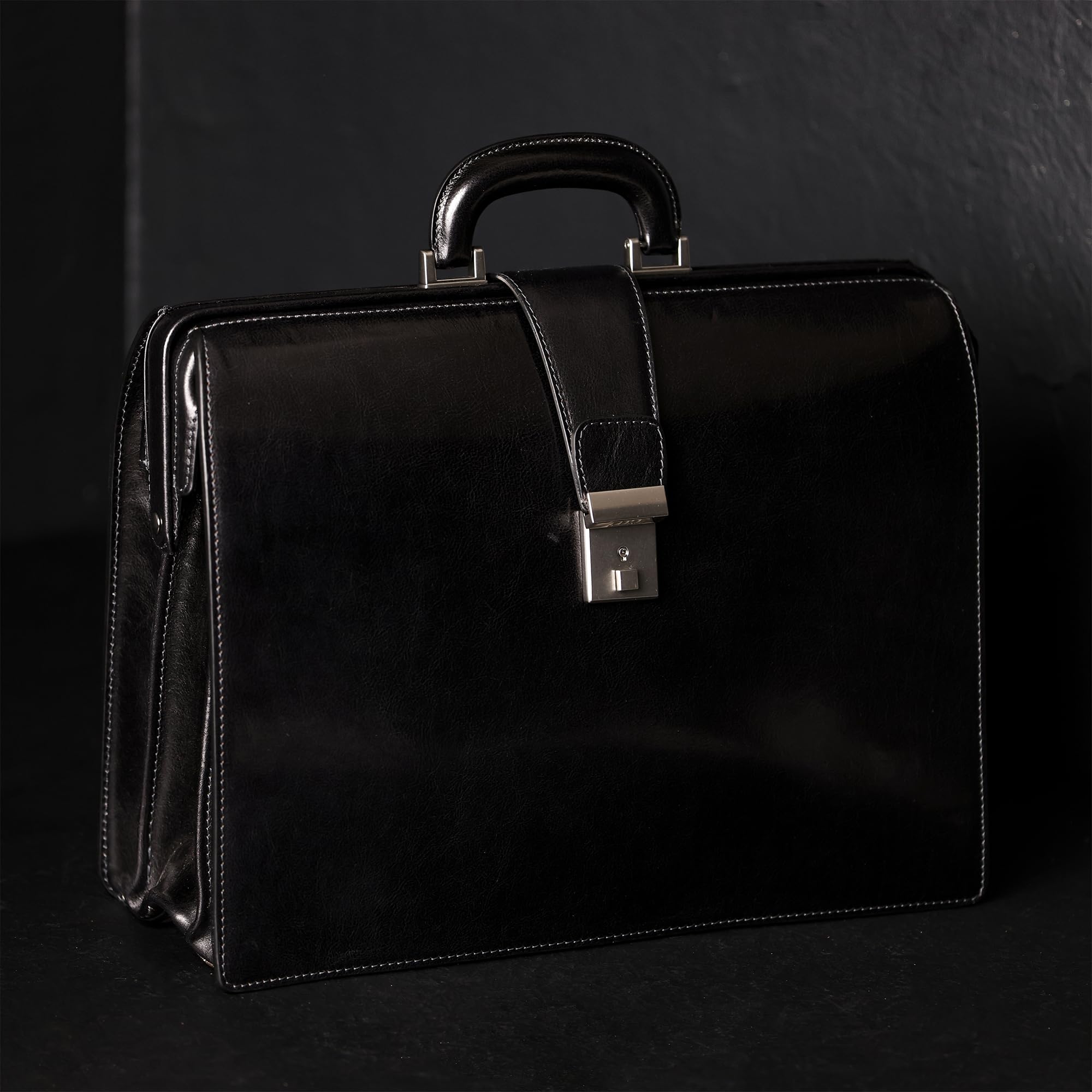 Time Resistance Ventiquattrore Uomo Fatta a Mano in Italia da Esperti Artigiani – Borsa Porta PC Donna con Chiusura a Scatto – Valigetta per Computer da 15 Pollici da Portare a Mano
