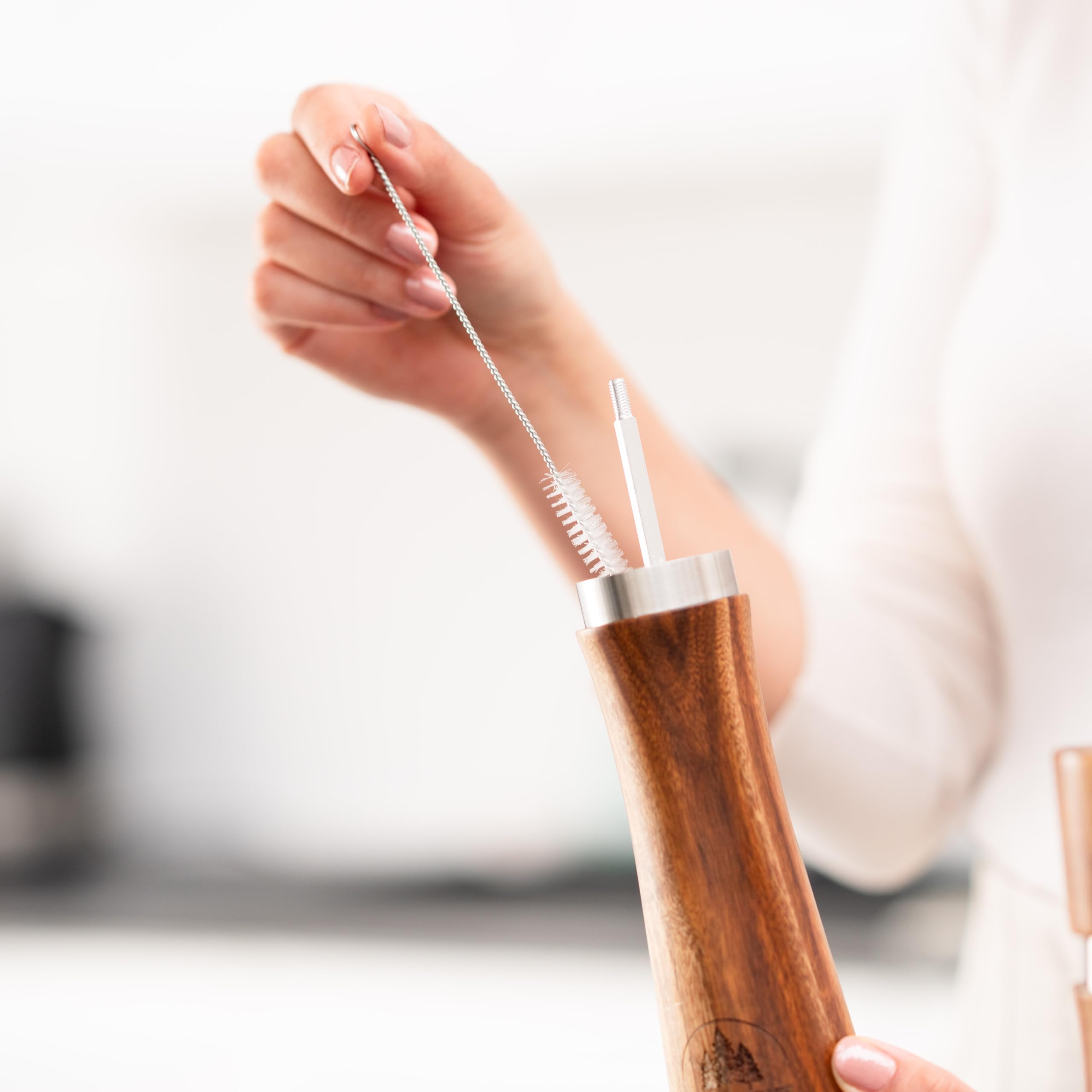 Salz und Pfeffermühle (5-teilig) Gewürzmühlen aus Holz mit Untersetzer Löffel und Bürste Keramikmahlwerk Akazienholz Design Premium Magnetbox