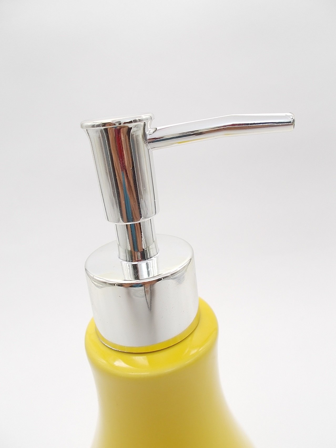 1 Piece Liquid Soap Dispenser (Material: Ceramic, Capacity: 250ml, Colour: Yellow) 1