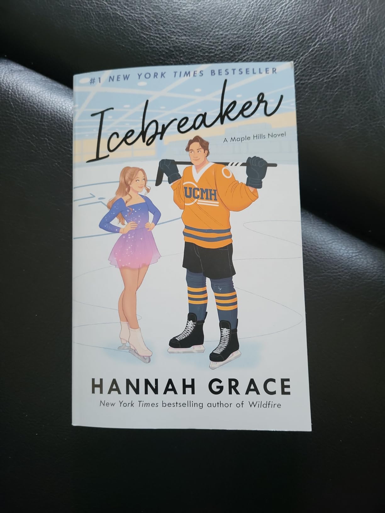 Icebreaker A Novel (Volume 1) Grace, Hannah Amazon.ca Books