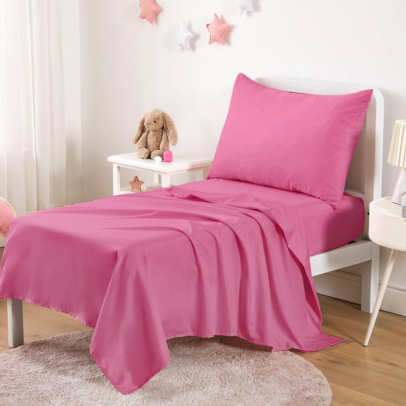 Wake In Cloud - Juego de ropa de cama para niños y niñas, juego de cama suave de 4 piezas para cuna que incluye edredón, sábanas y funda de almohada, color rosa intenso