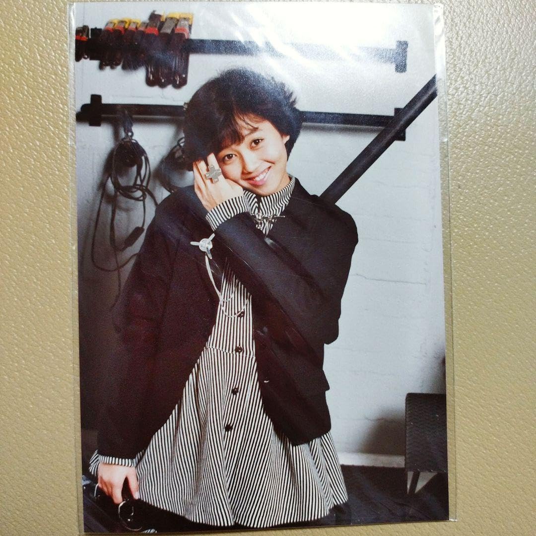 浅香唯プロマイド 浅香唯 写真集 2冊 プロマイド4枚 - メルカリ