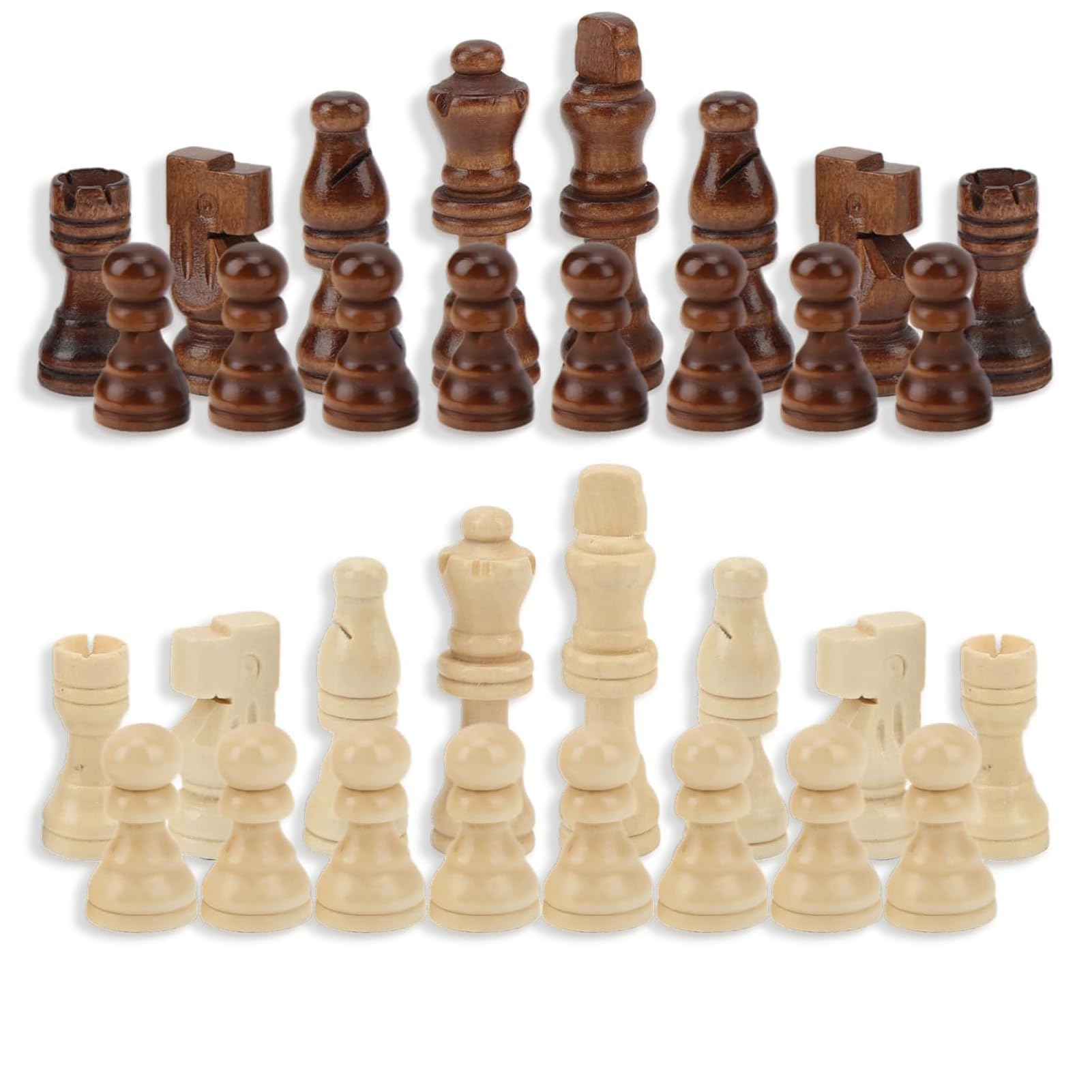 32 pièces d'échecs en bois